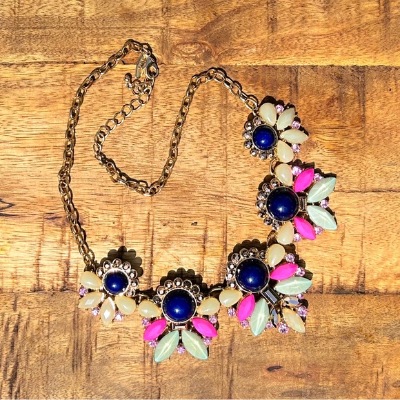 ✨NWOT Statement necklace from NY & Co. colorful and sparkly, adjustable. - Picture 3 of 3